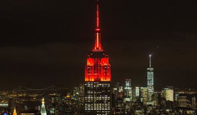 Empire State Building подсветили по случаю победы